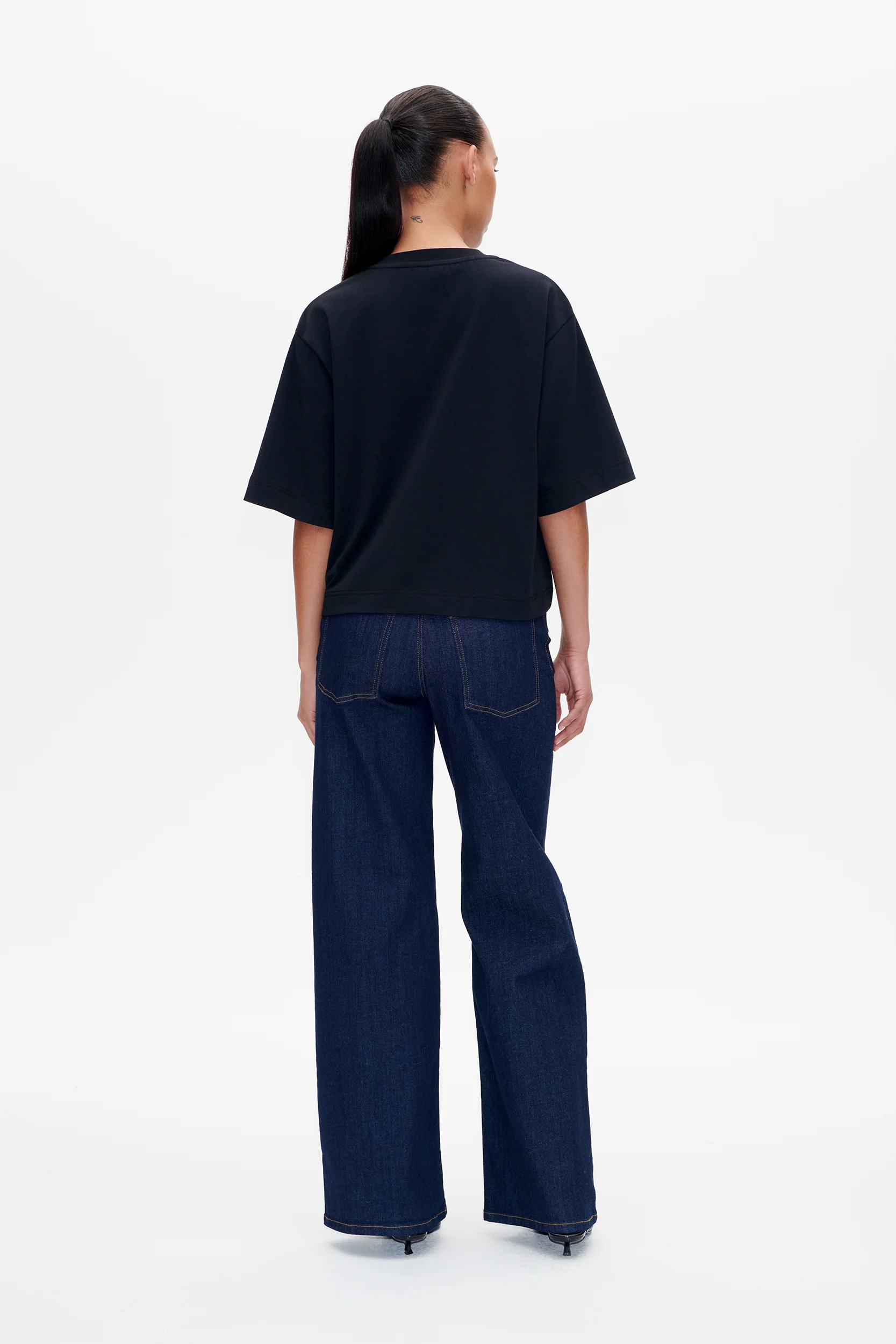 JIANA T-SHIRT | Black - Image 3